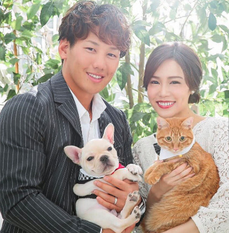 岡本和真の嫁の変顔が面白い!WBCの大谷との写真や馴れ初め、結婚式や吉田正尚とのディズニー写真も - M-media