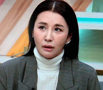 鈴木紗理奈の顔が変わった?眼瞼下垂やほほと唇にヒアルロン酸入れすぎ? - M-media
