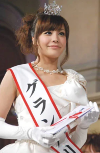 小島よしお　嫁　小松愛唯　年齢　馴れ初め