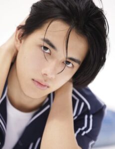 土屋アンナ　子供　学校　スカイ　
